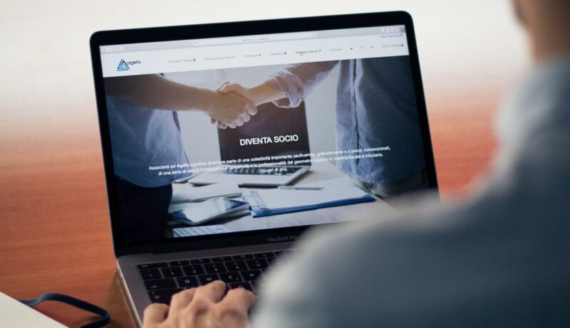 ホームページを作成